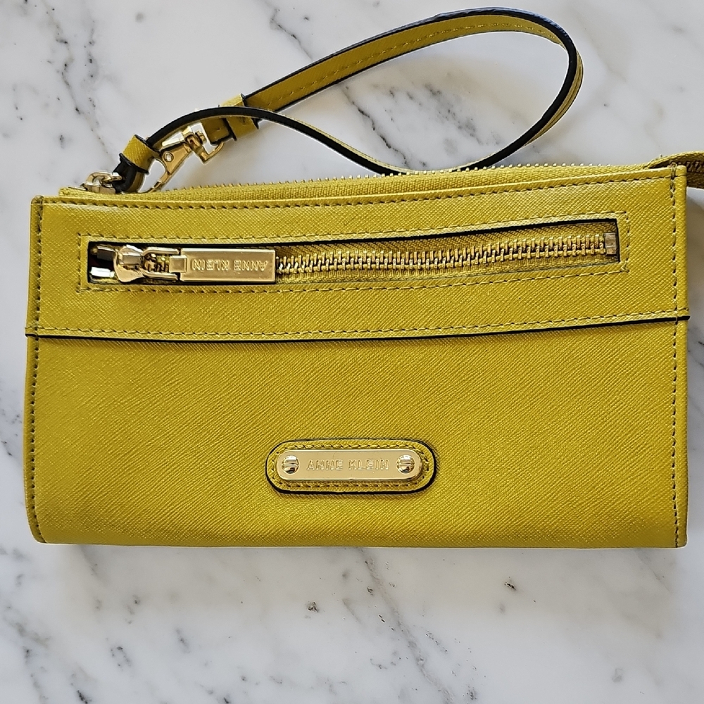 💛HP💛Vintage Anne Klein Wristlet